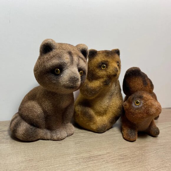 Vintage Flocked Animal Figurines Ceramic Squirrel Raccoon Bear - Picture 2 of 6